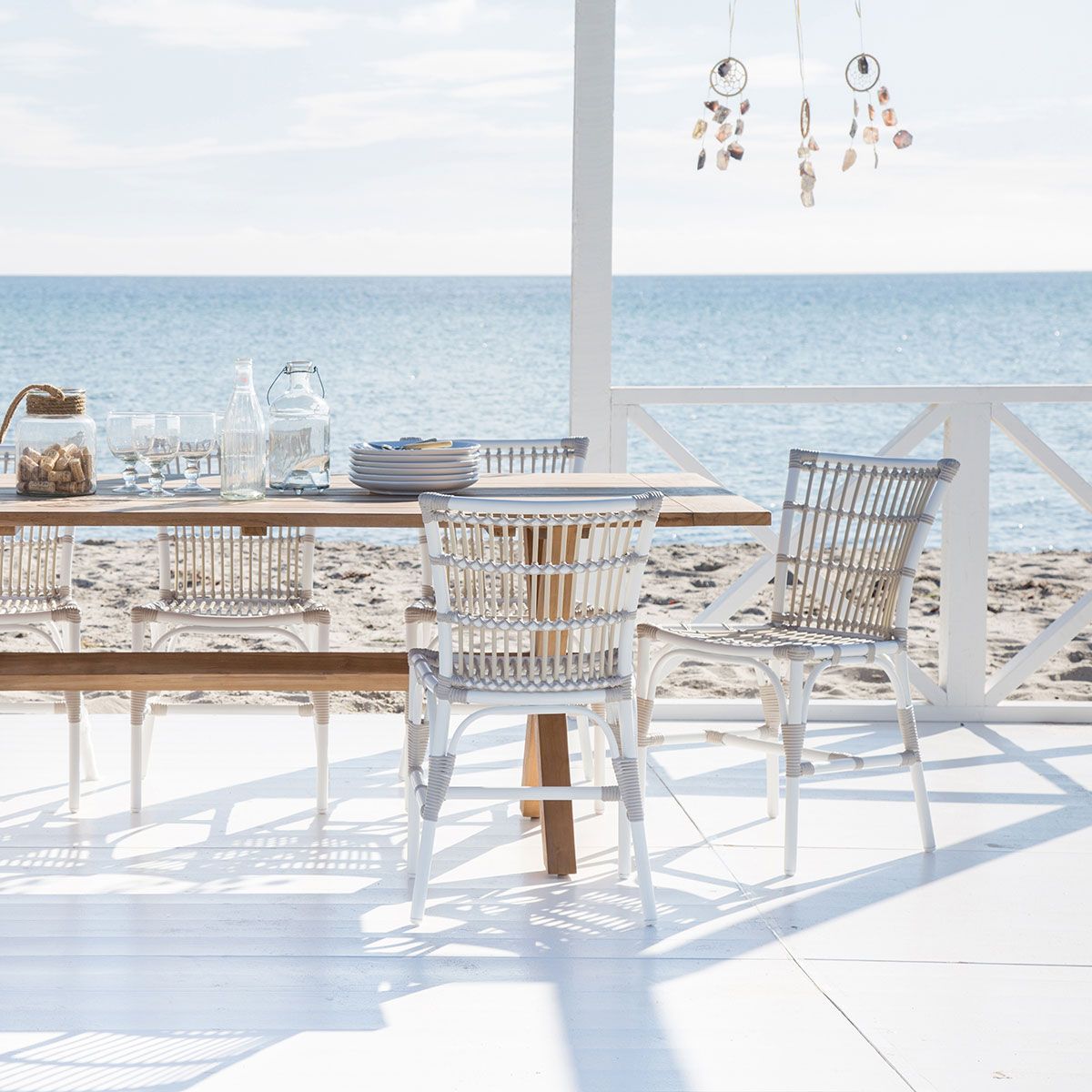 Margret karmstol konstrotting vit / beige