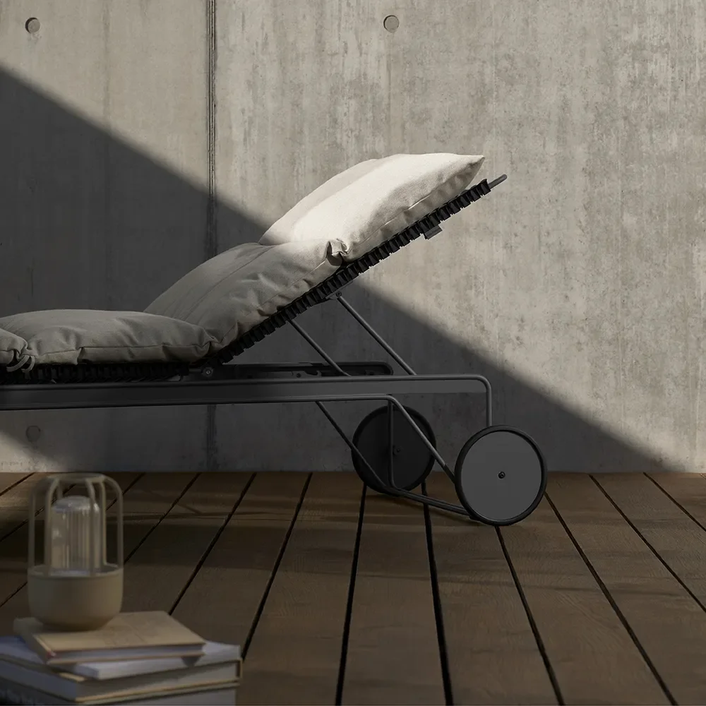 Click Adjustable chaise longue Pigeon blue. Frame: Grey