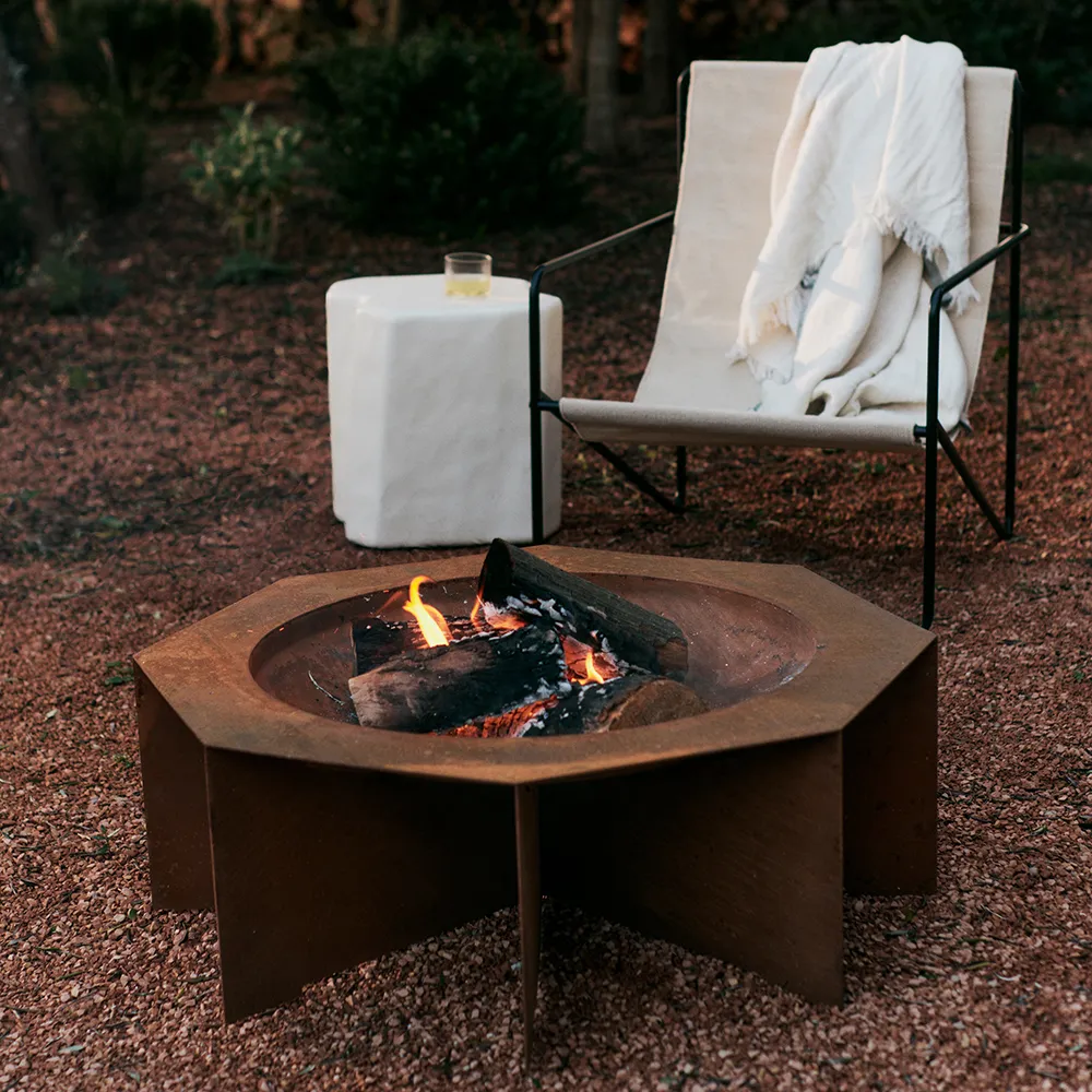 Alternativ bild 1 för Ferm Living - Otte Fire Pit - Bålplats - Rust - Ø85.5 x H29 CM