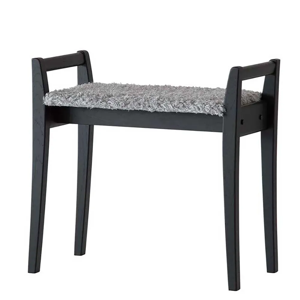 Oscarssons Möbel, Meja Pall Svartbetsad Ek/Fårskinnslook Ljusgrå