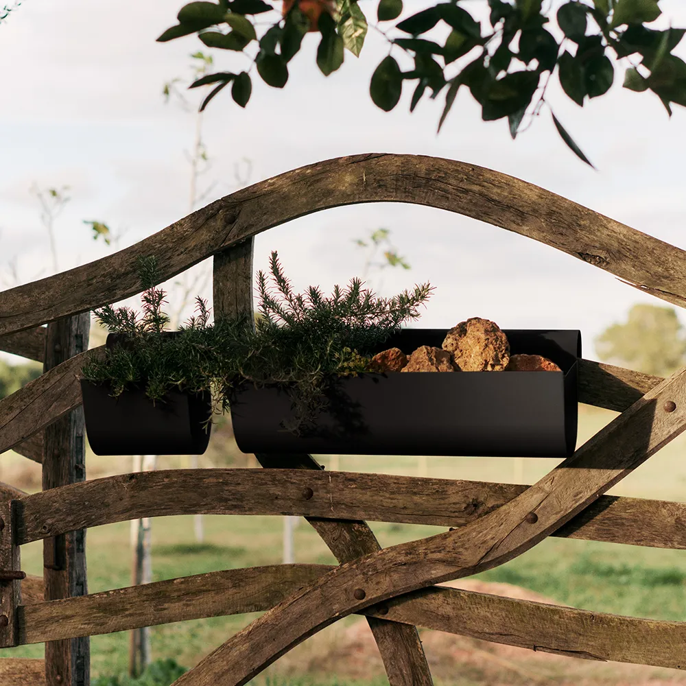 Uma Blomlåda med hållare Large Black