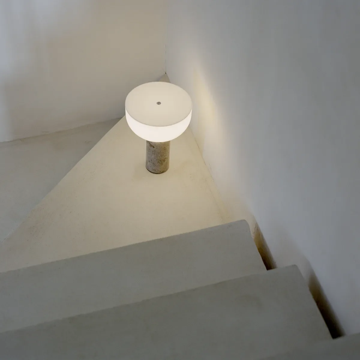 Kizu Bärbar bordslampa Gris Du Marais