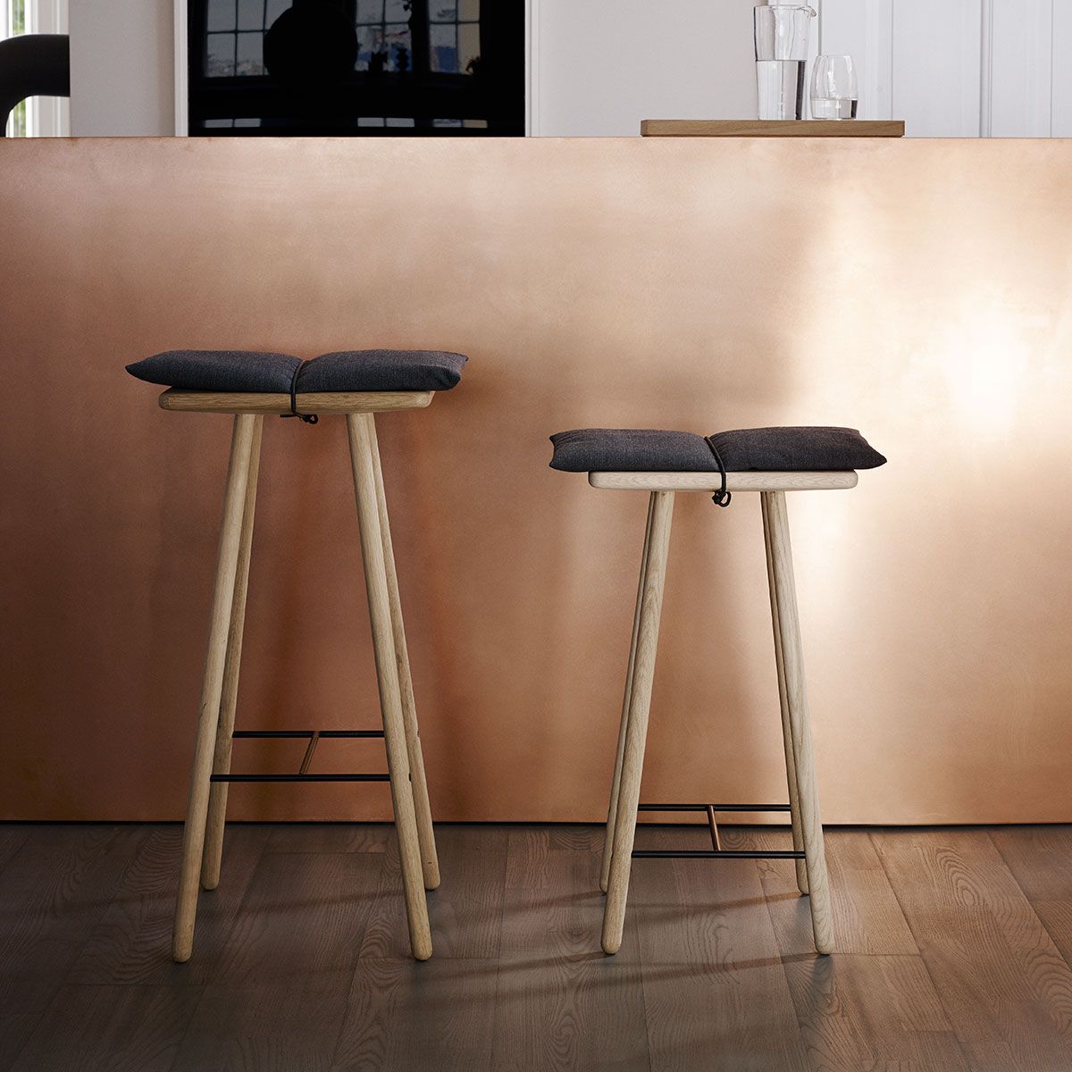 Georg Barstol Låg Svart Ek