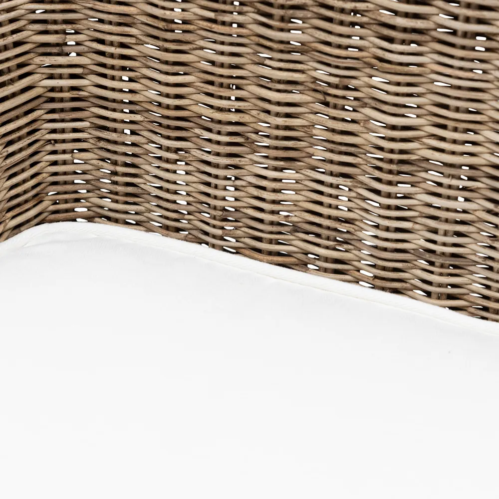 The Hamptons matstol med armstöd