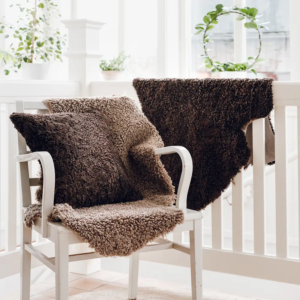 Curly fårskinn 60x95 cm Dark Brown