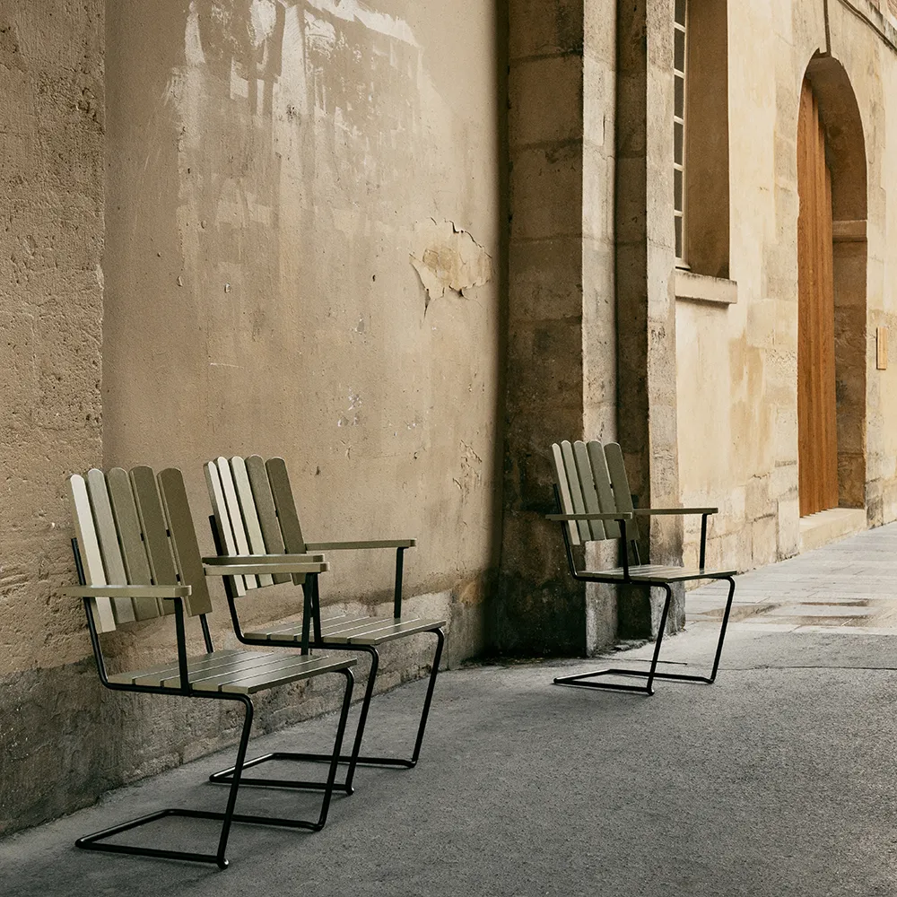 A2 Fåtölj Grönlackad Ek / Svart Stativ