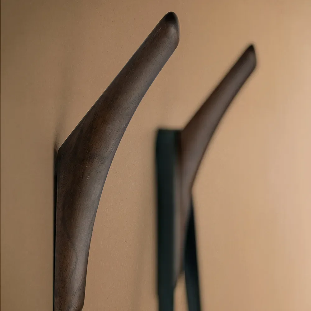 PI hängare vägg lackad mörkbrun mahogy