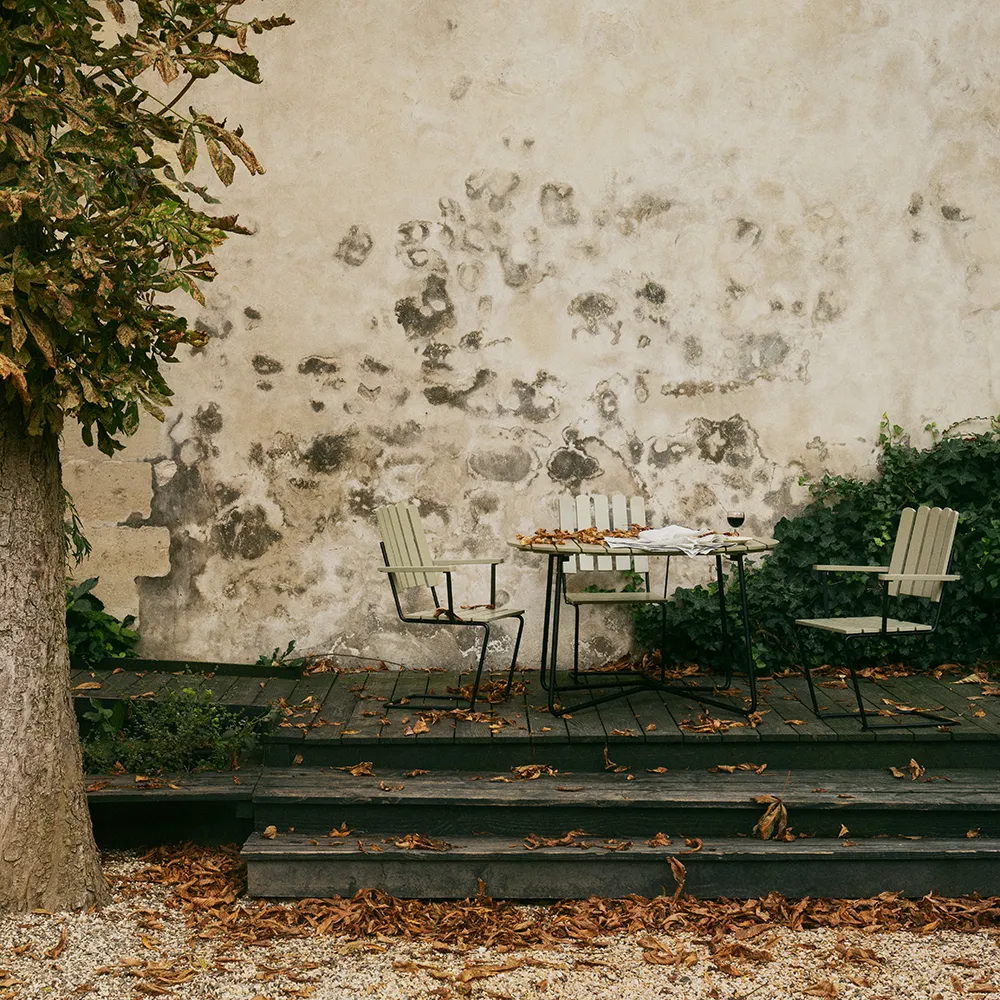 Bord 9A 100 Grönlackad Ek / Svart Stativ