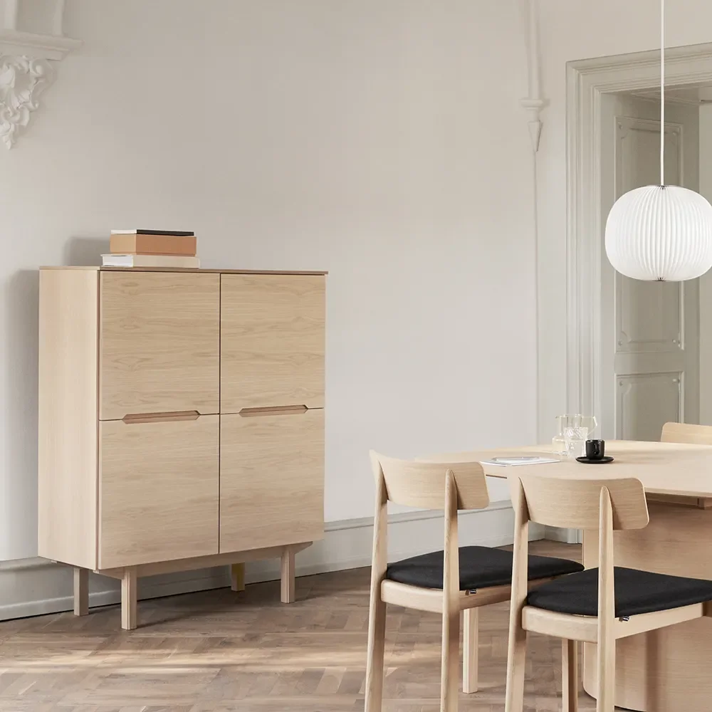 SM308 Hög skänk Ek Vitoljad 