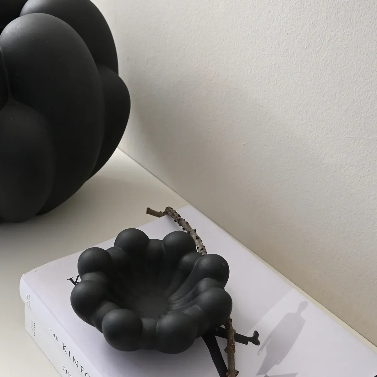 Handgjord Dekorationsskål Bloom Black Ø 15,5 cm