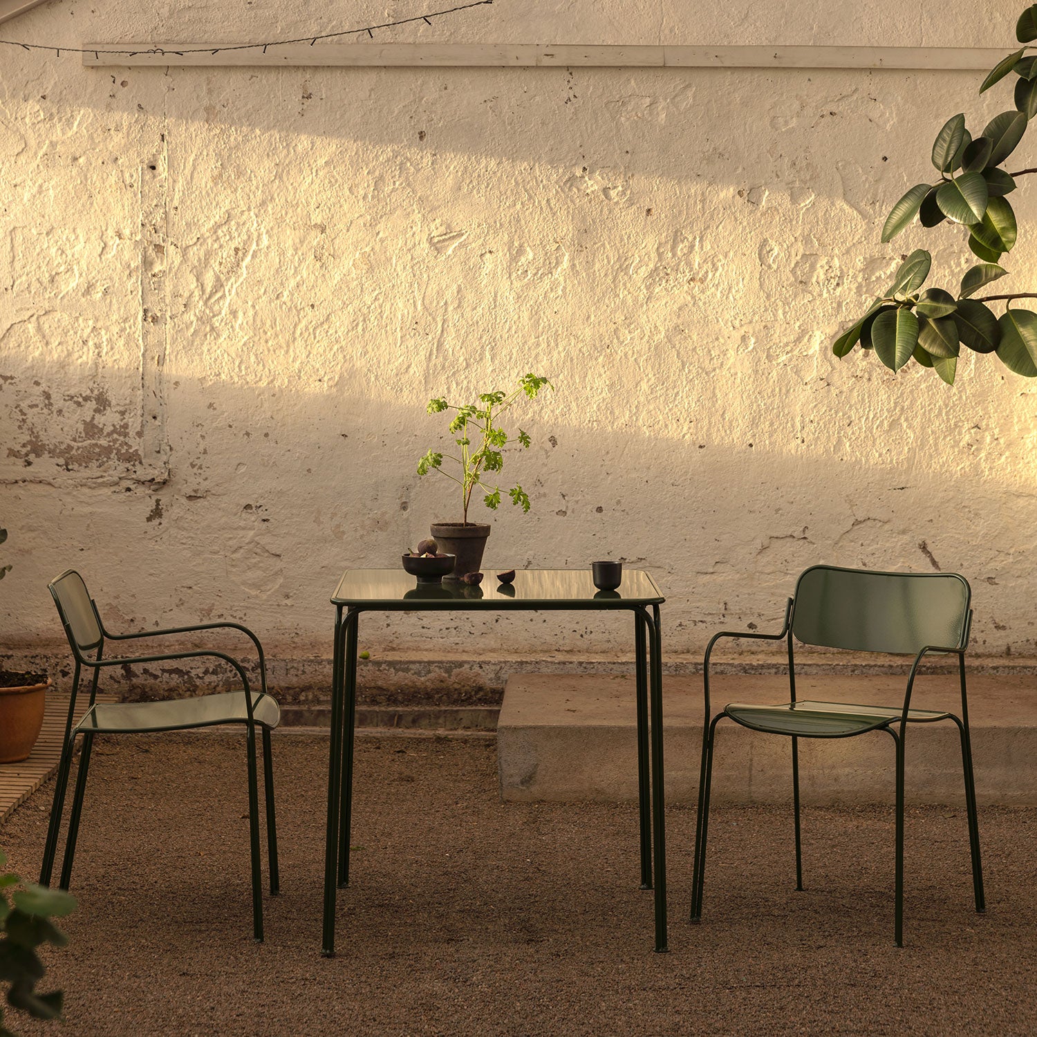 Libelle matbord 70x70 cm grönt