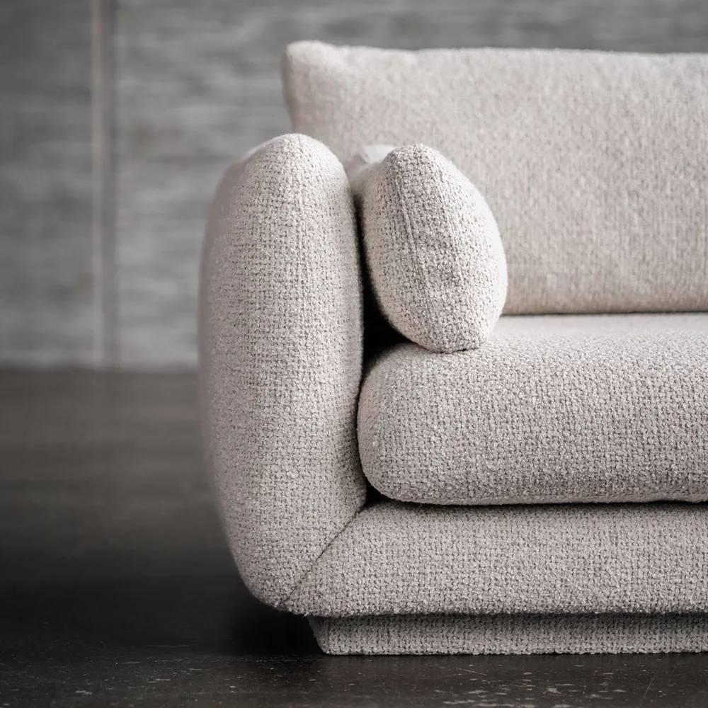 Bloom 2-sits soffa m/sockel Sand