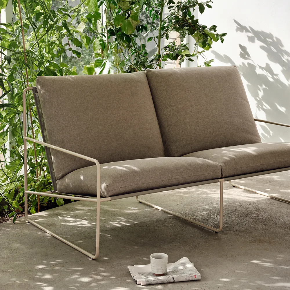 Alternativ bild 1 för Ferm Living - Desert 2-seater - Trädgårdssoffa - Dolce - Cashmere/Dark Sand - W156 x H78 x D85 cm