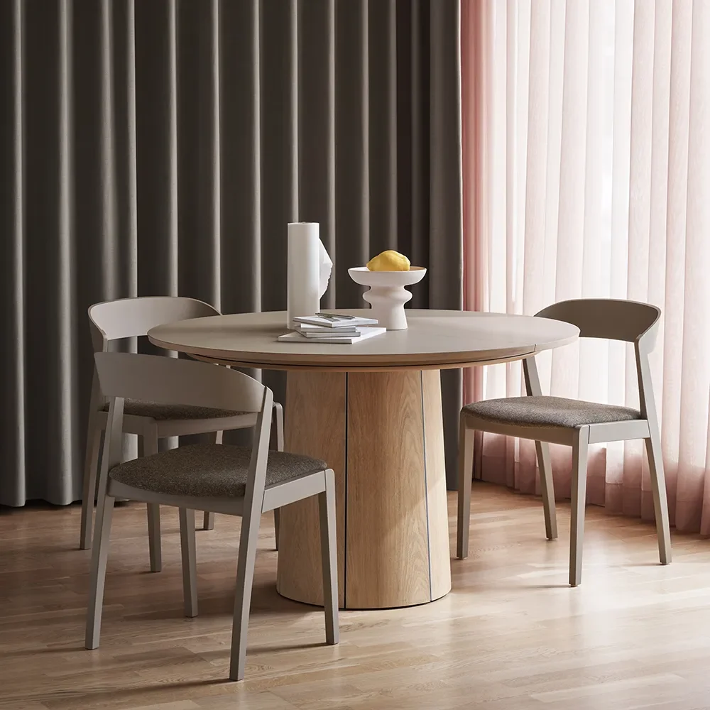 SM825 matstol Cat 1 Muskot lackad bok