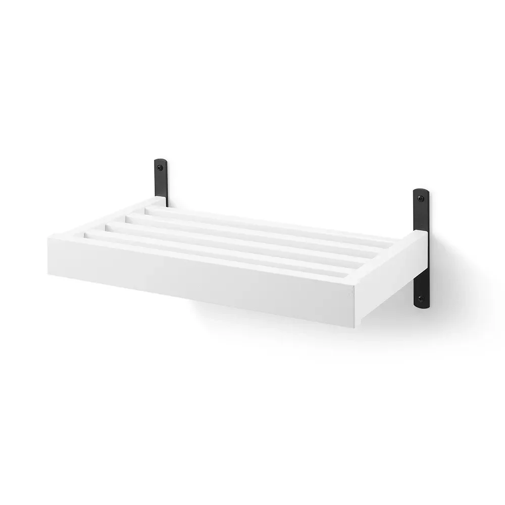 oscarssons möbel, nadja skohylla 50 cm väggmonterad vitlackad björk/mattsvart stål