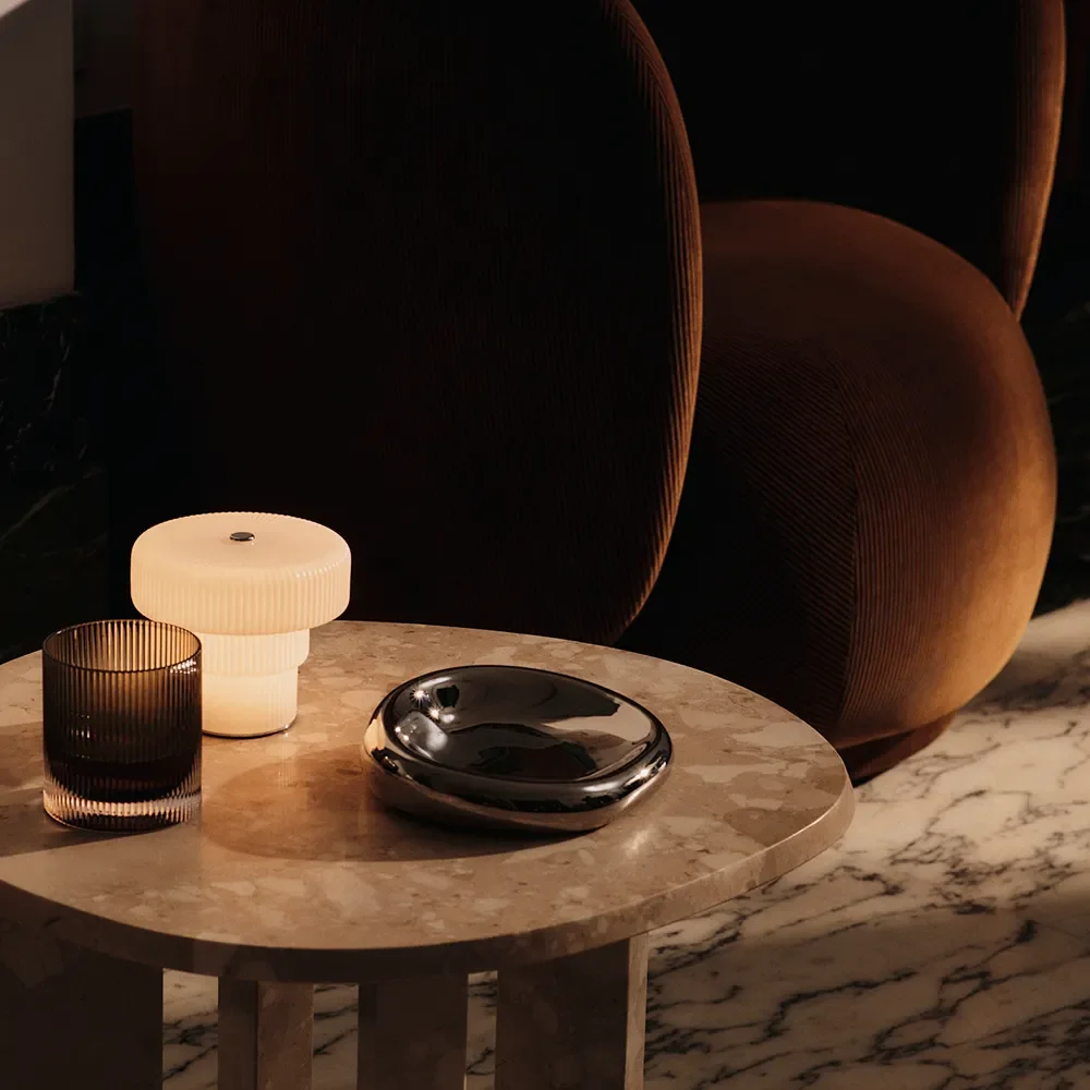 Munblåst Portabel Dimbar LED-Bordslampa Ripple