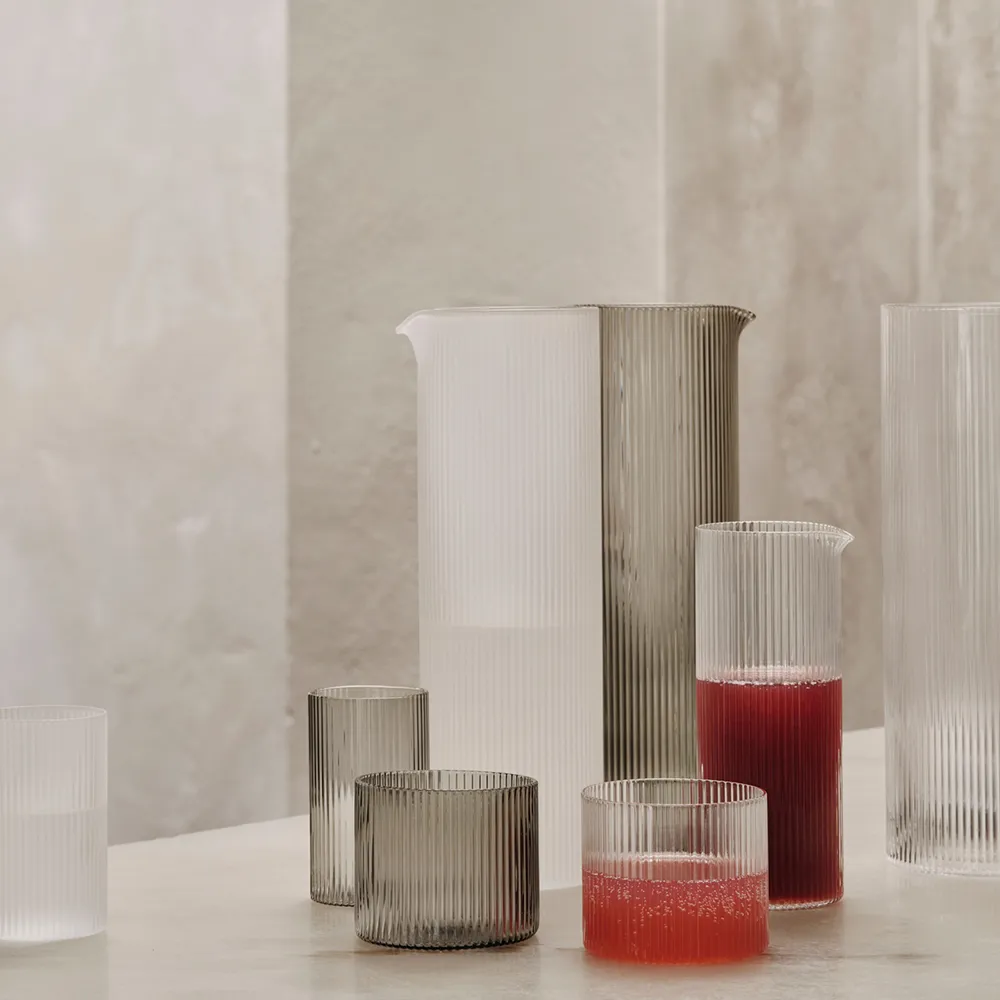 Alternativ bild 1 för ferm LIVING - Ripple Water Jug Smoked Grå