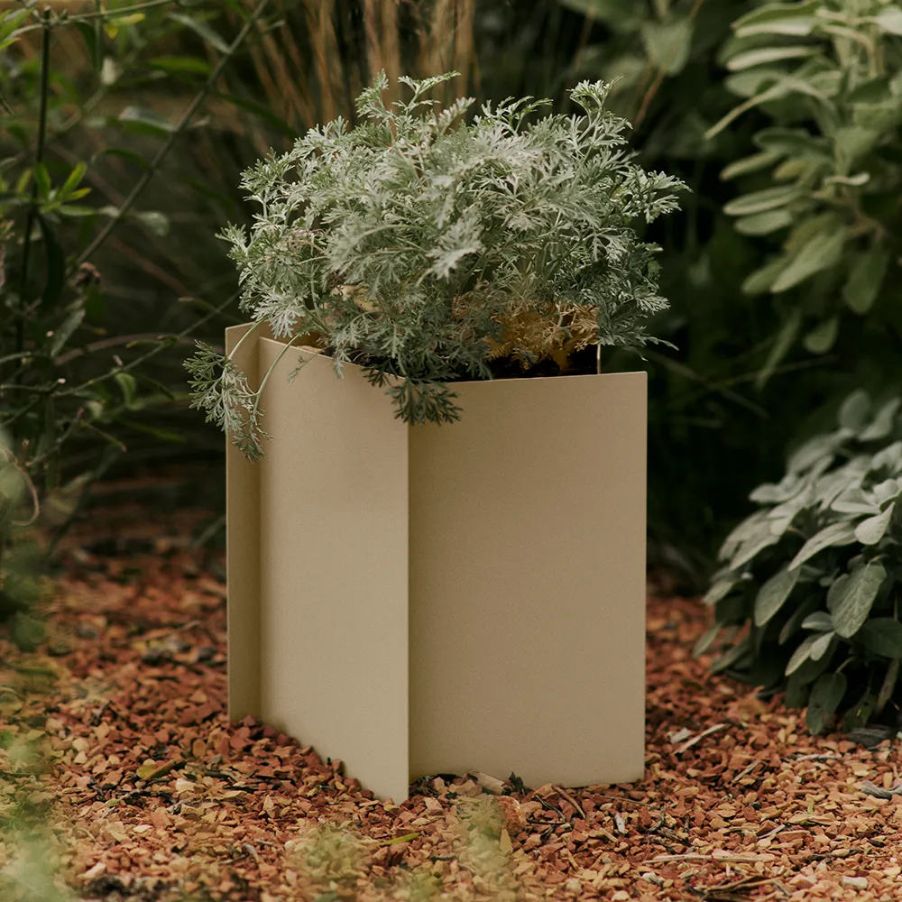 Alternativ bild 1 för Ferm Living - Fragma Planter - Blomkruka - H28 - Cashmere - W27.5 x D27.5 x H29 cm