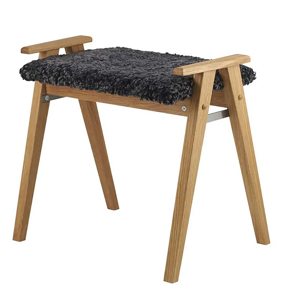 Oscarssons Möbel, Alme Pall Lackad Ek/Fårskinn mörkgrå