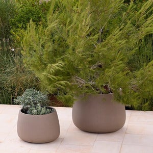 Soil kruka rund mellan Taupe structure, fiberglas