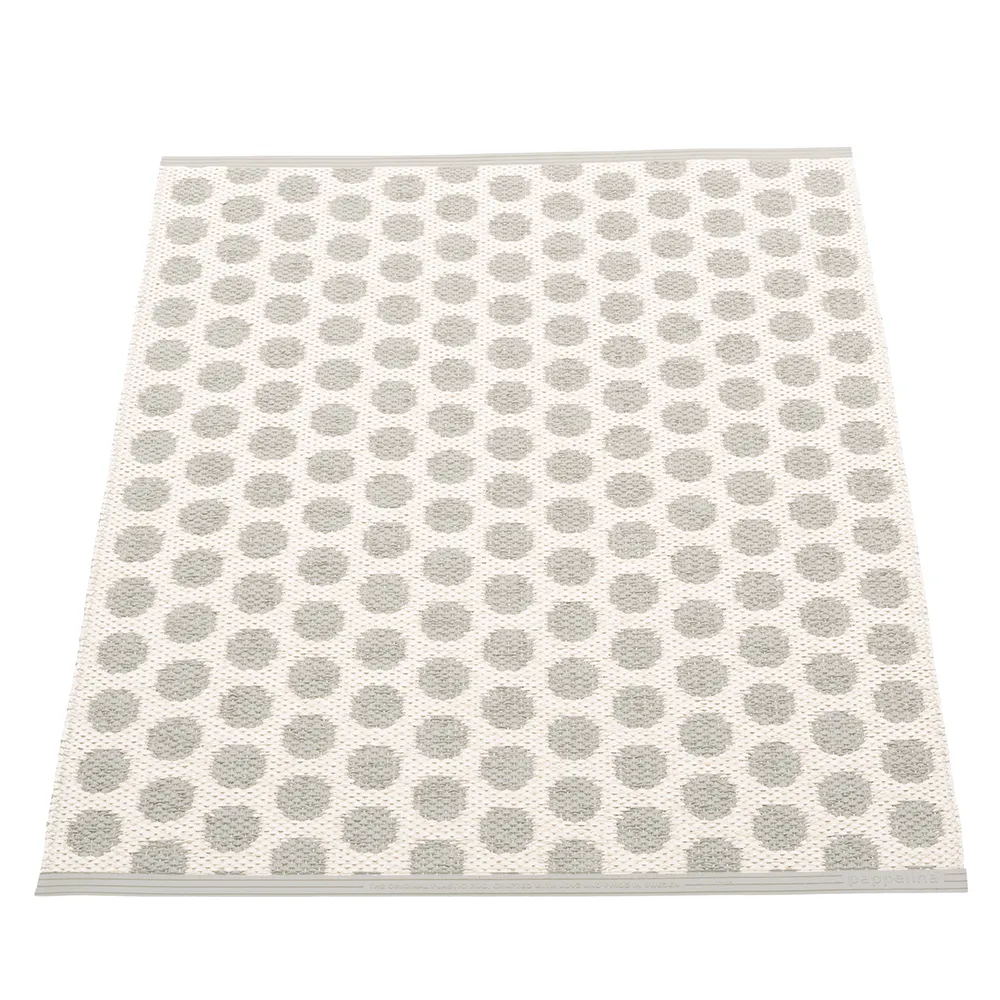 pappelina, noa matta warm grey/ v/ w. grey stripe 70 x 50 cm