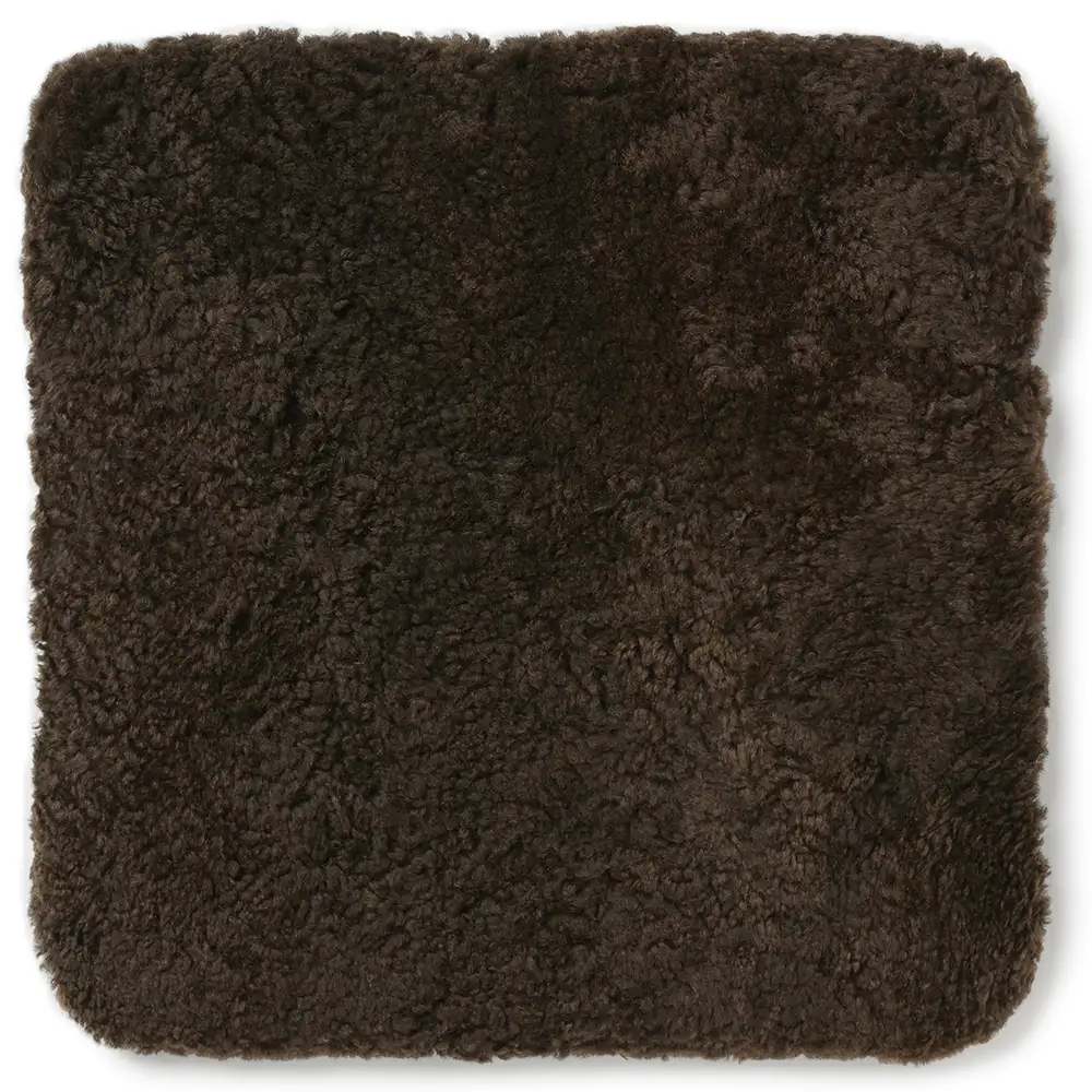 Skinnwille Curly sittdyna fårskinn 40×40 cm Charcoal Brown