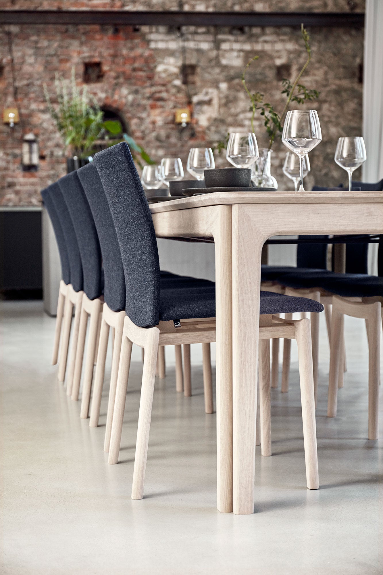 Sm27 Bord Ek Vitolja/Svart Nanolaminat