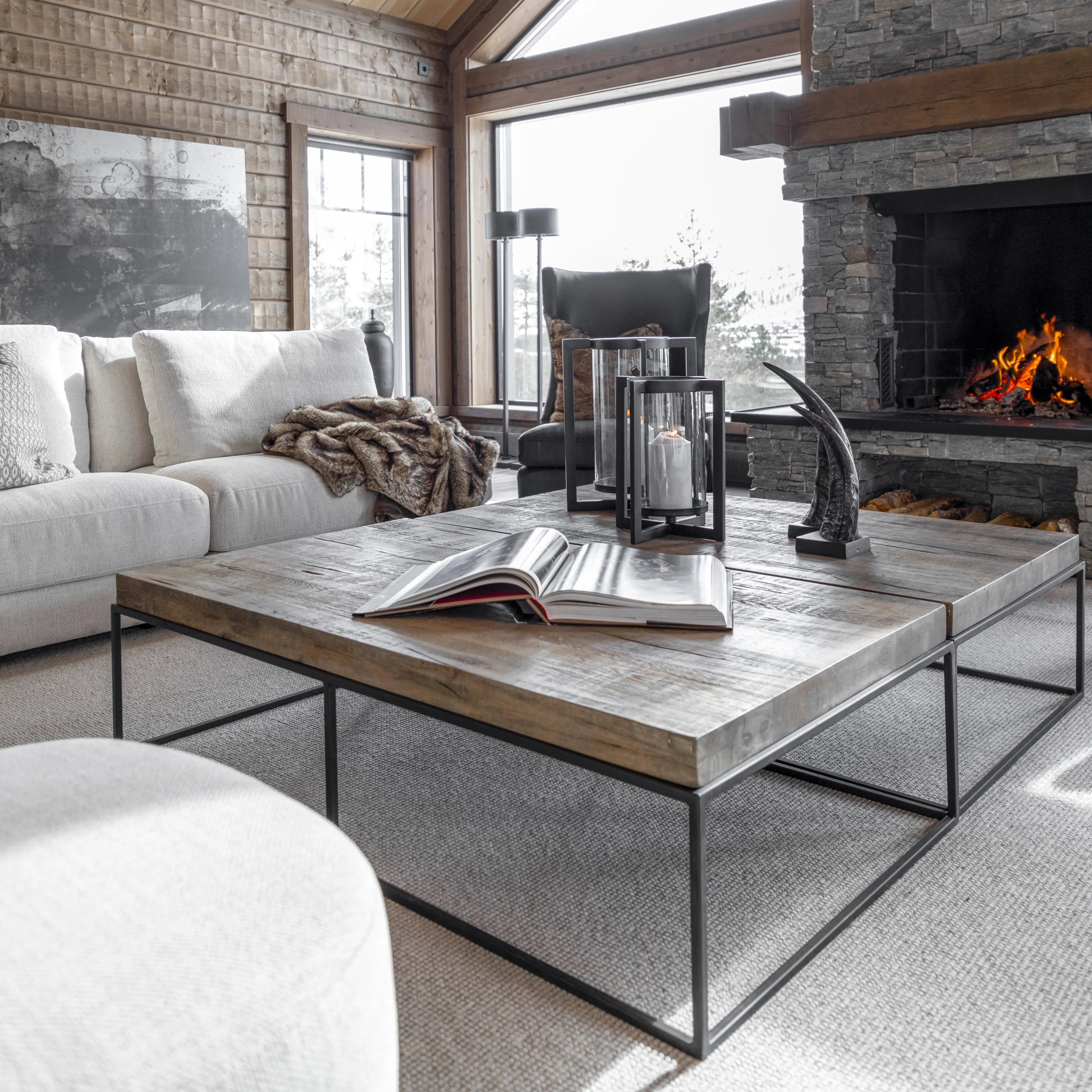 Sidobord Carlisle 65x65 cm silver back