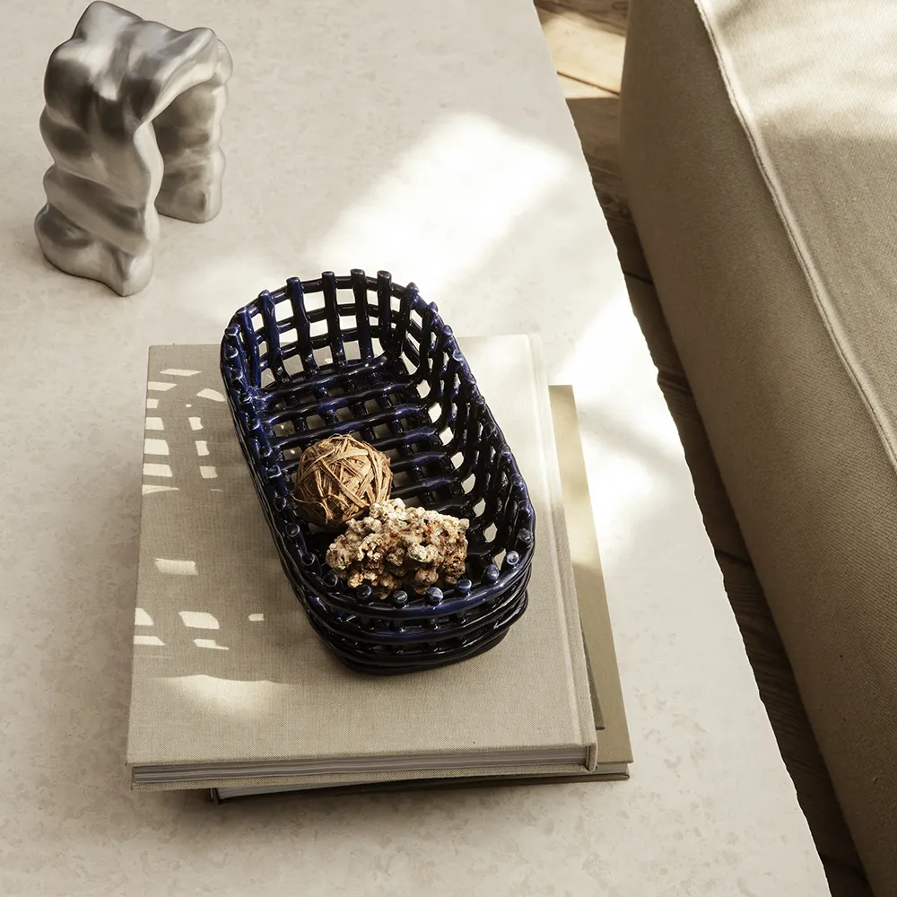 Alternativ bild 1 för Ferm Living - Ceramic Basket - Korg - Oval - Blue - W30 x H8,5 x D15 cm