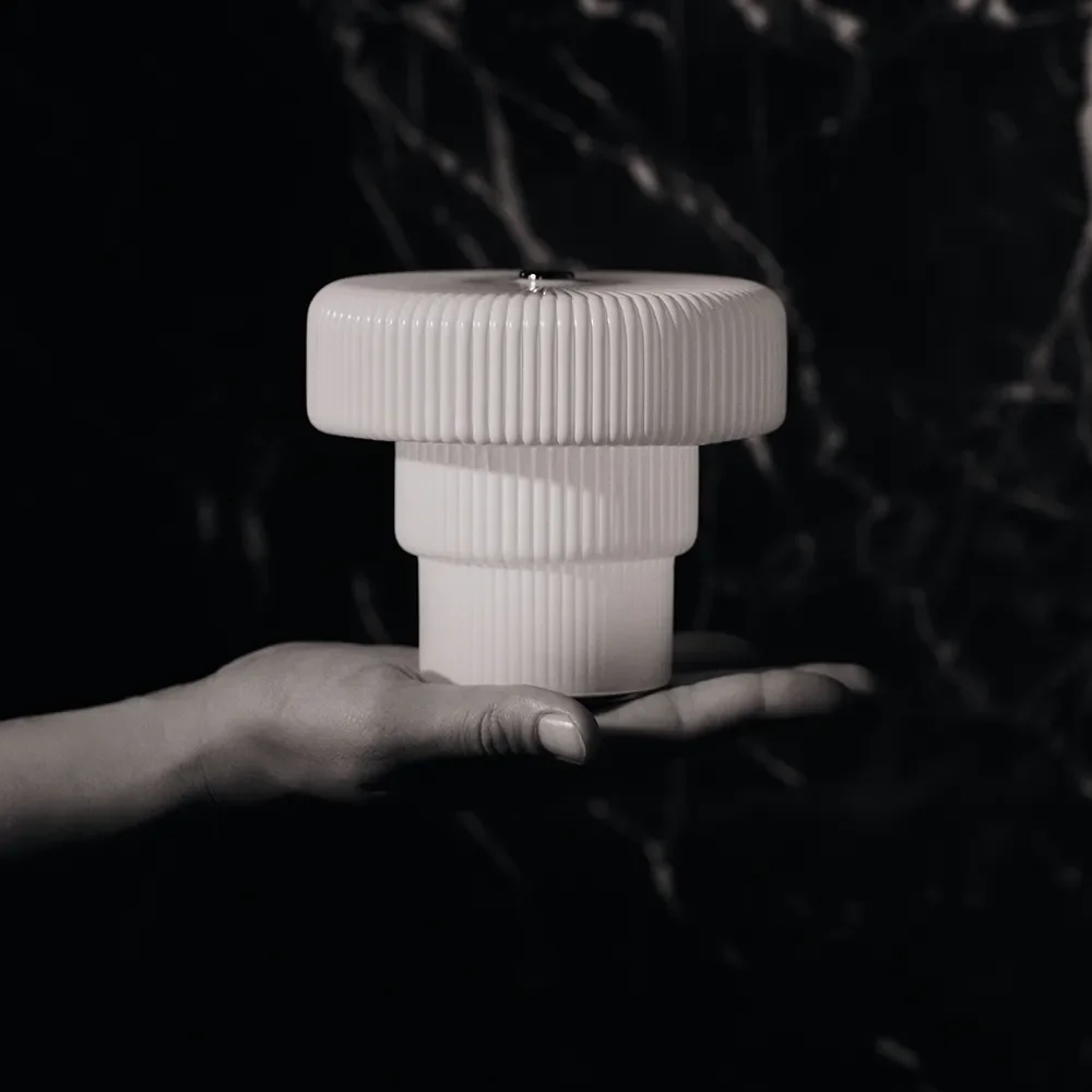 Munblåst Portabel Dimbar LED-Bordslampa Ripple