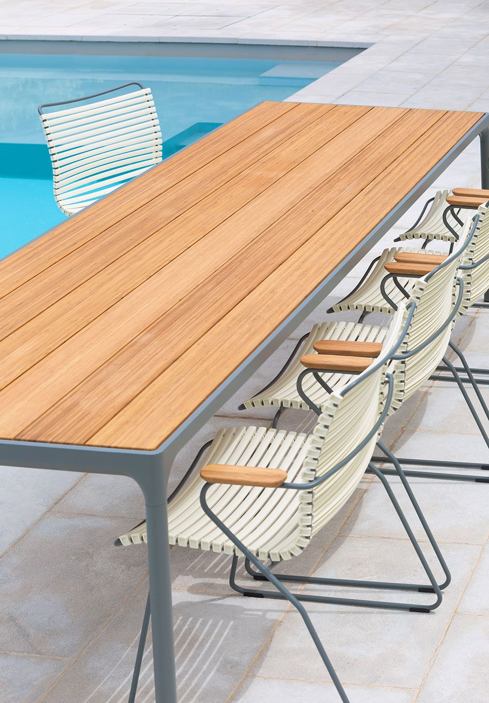 Four matbord 270x90 cm svart/bamboo aluminium