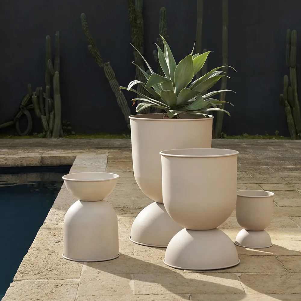 Alternativ bild 1 för ferm LIVING - Hourglass Pot Extra Small Cashmere ferm LIVING