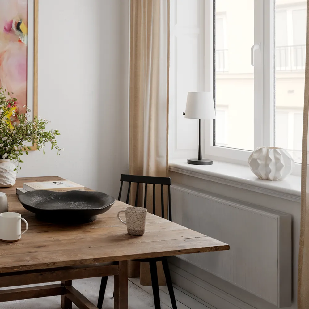 Lumi bordslampa H: 48,5cm matt svart/vit