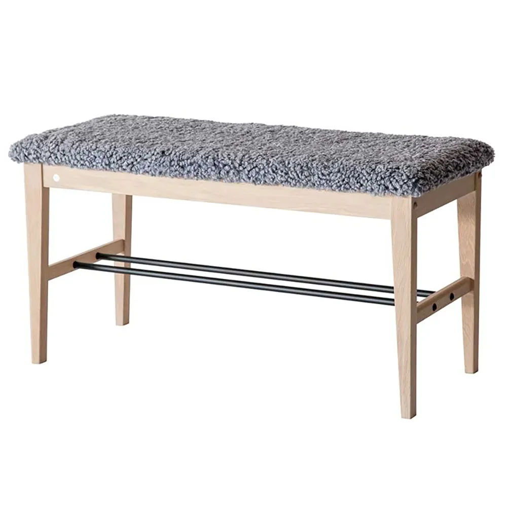 Oscarssons Möbel, Cora Bänk Vitoljad Ek/Fårskinn Ljusgrå