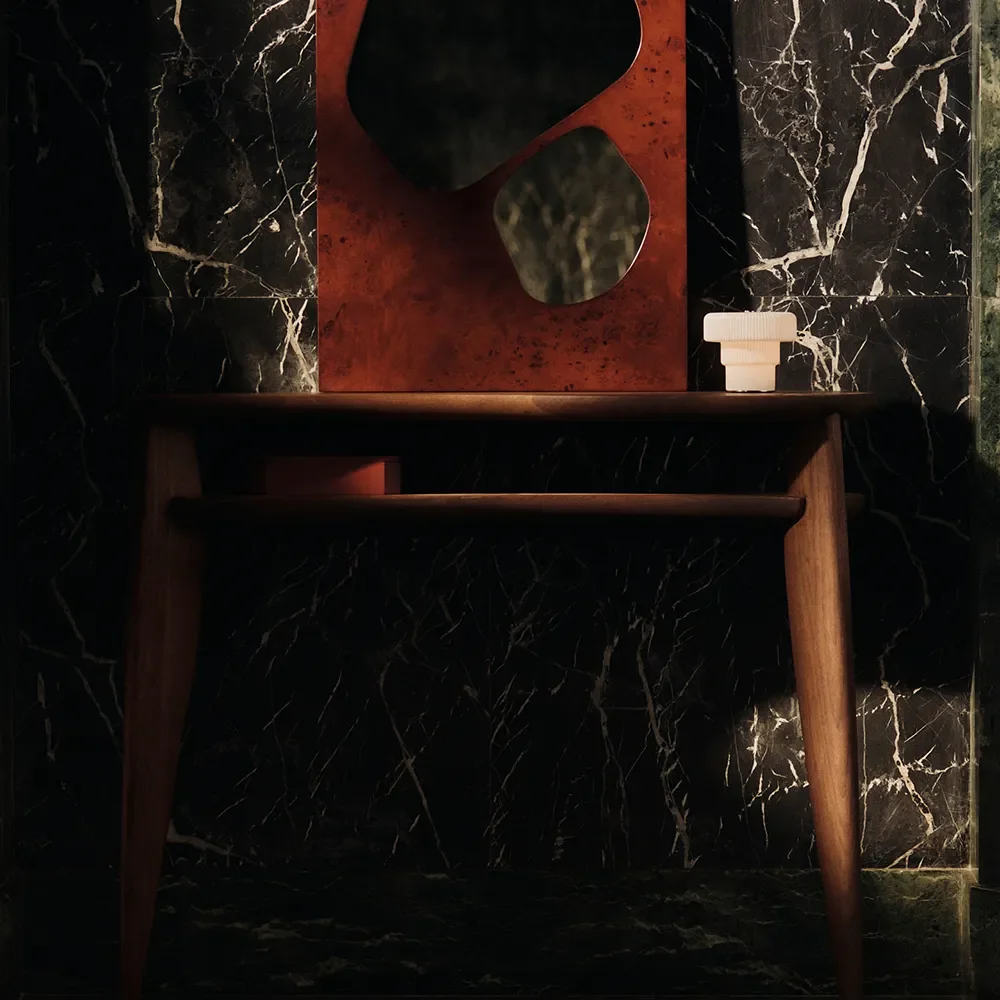 Avlastningsbord i valnöt Feve