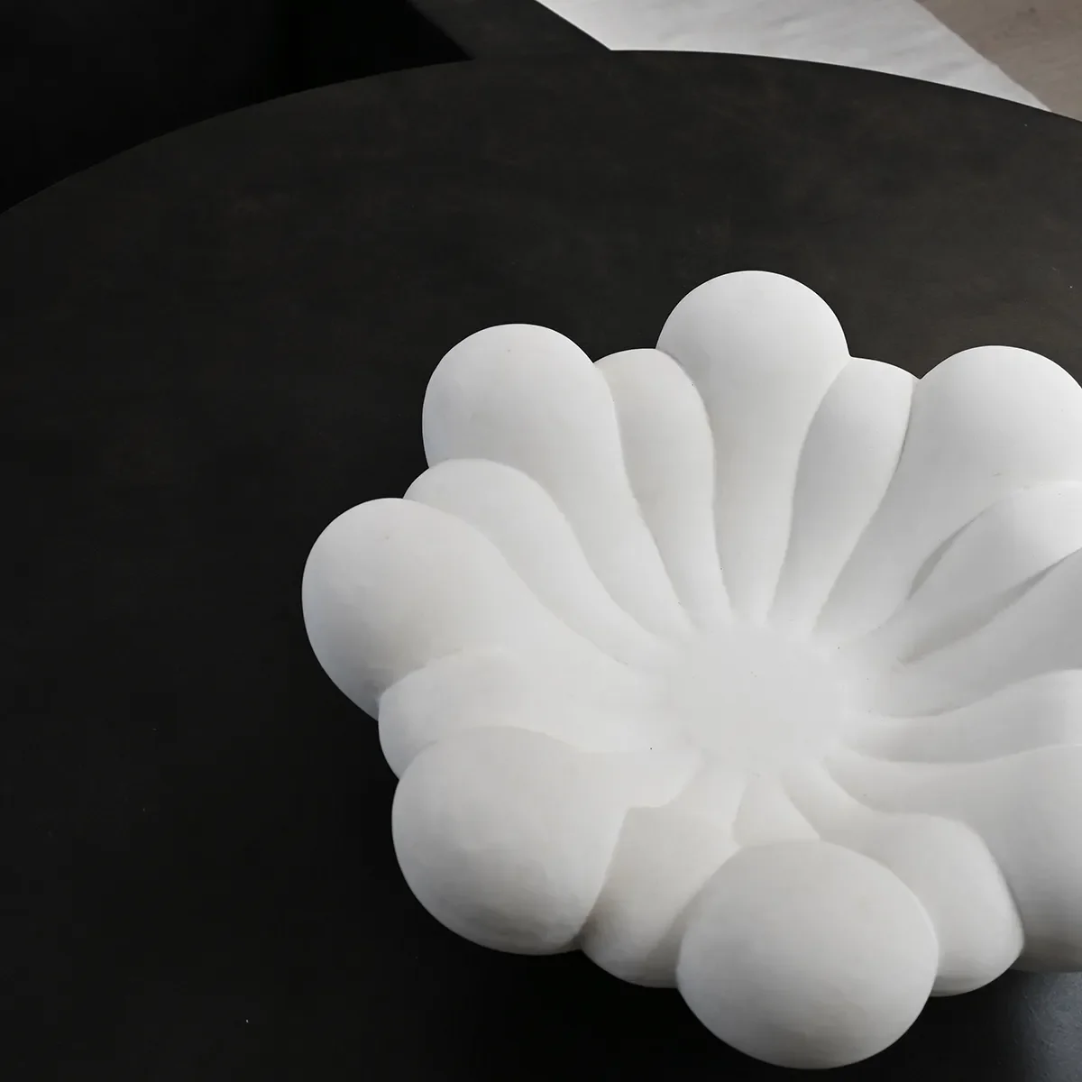 Handgjord Dekorationsskål Bloom Bone White Ø 44 cm