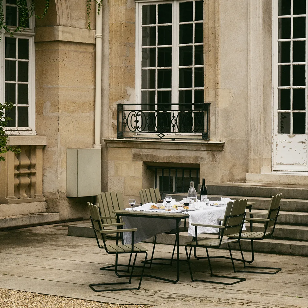 Bord B31 170 Grönlackad ek / Svart ram