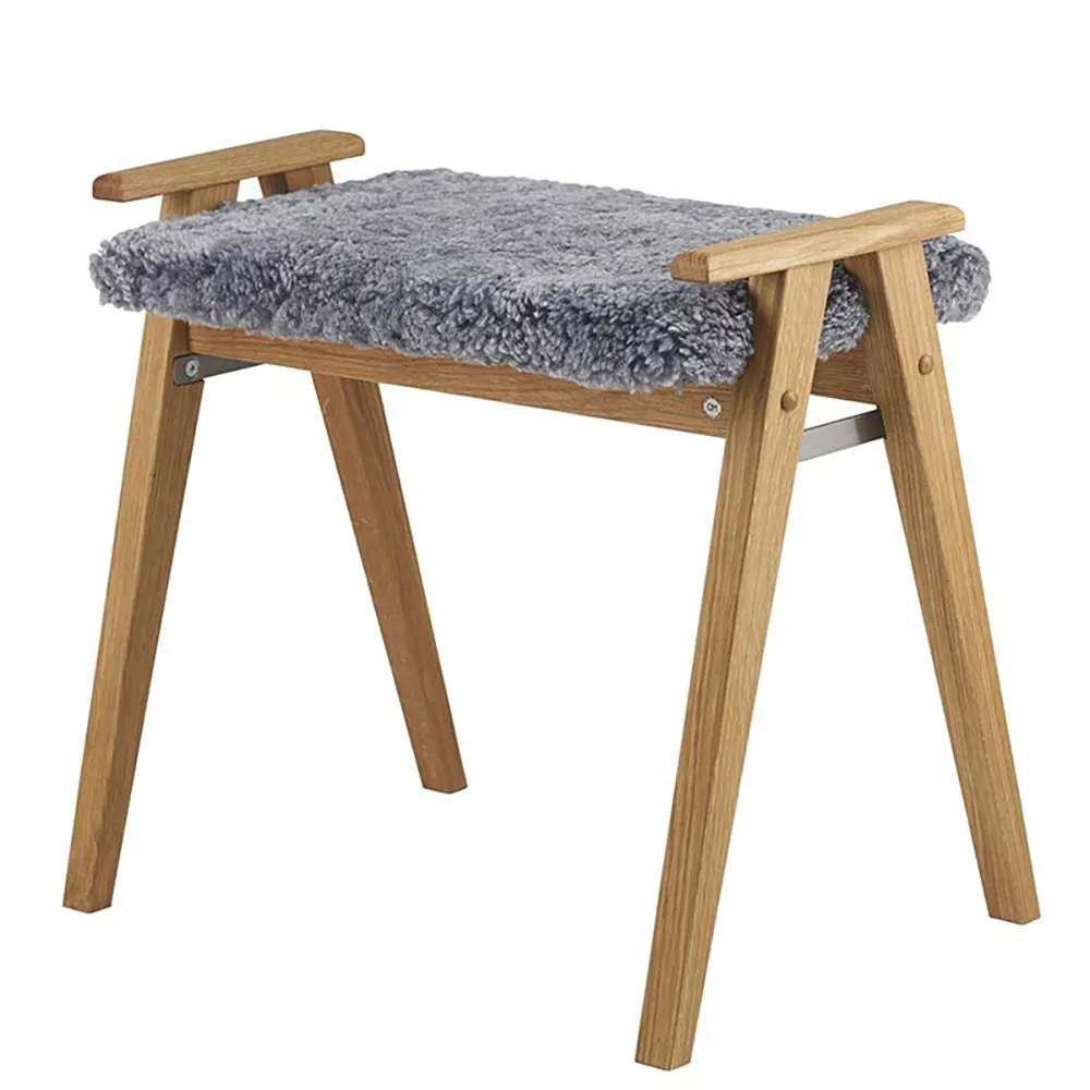 Oscarssons Möbel, Alme Pall Lackad Ek/Fårskinn ljusgrå