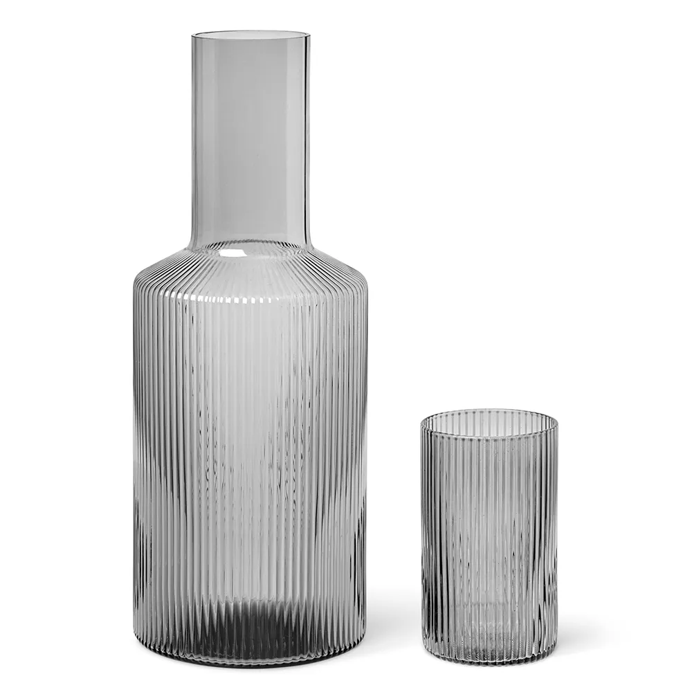 Alternativ bild 1 för Ferm Living - Ripple Carafe - Smoked - Karaff - Lid - H24 x W9 cm
