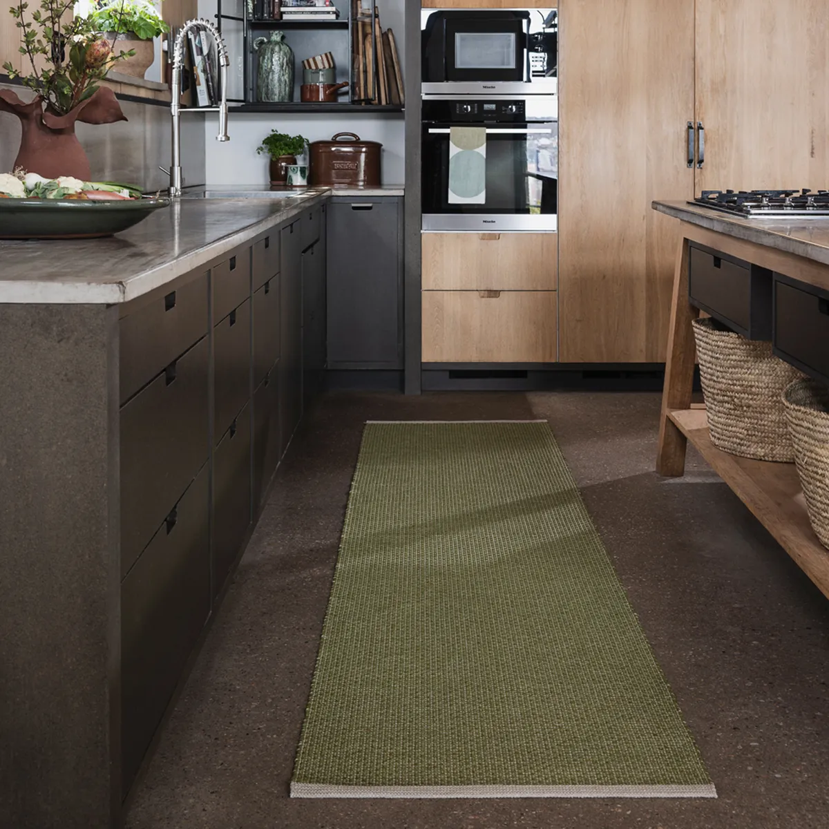 Tvättbar Plastmatta NILS Dark Olive 70x180 cm
