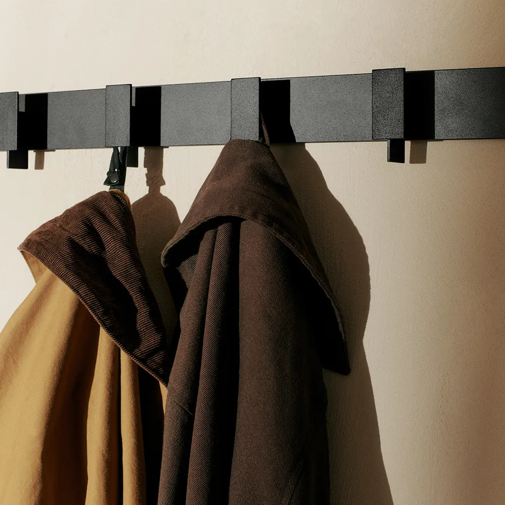 Alternativ bild 1 för Ferm Living - Lager Coat Rack - Klädkrokar - Black - W71 x D4 x H8 CM