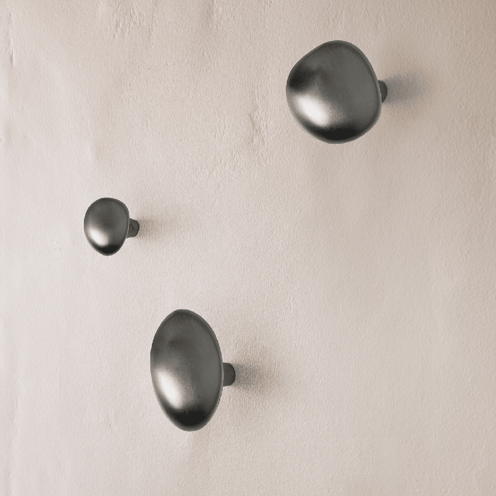 Alternativ bild 1 för Ferm Living - Mushroom Hook - Krokar - Black Brass - W3,8 x H3,8 x D3,5 cm