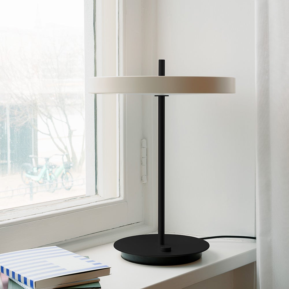 Asteria table Bordslampa Ø31 cm Pearl White/Black Stem