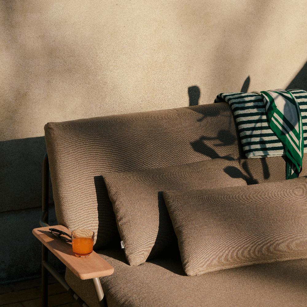 Loungebed Settle med armstöd Taupe