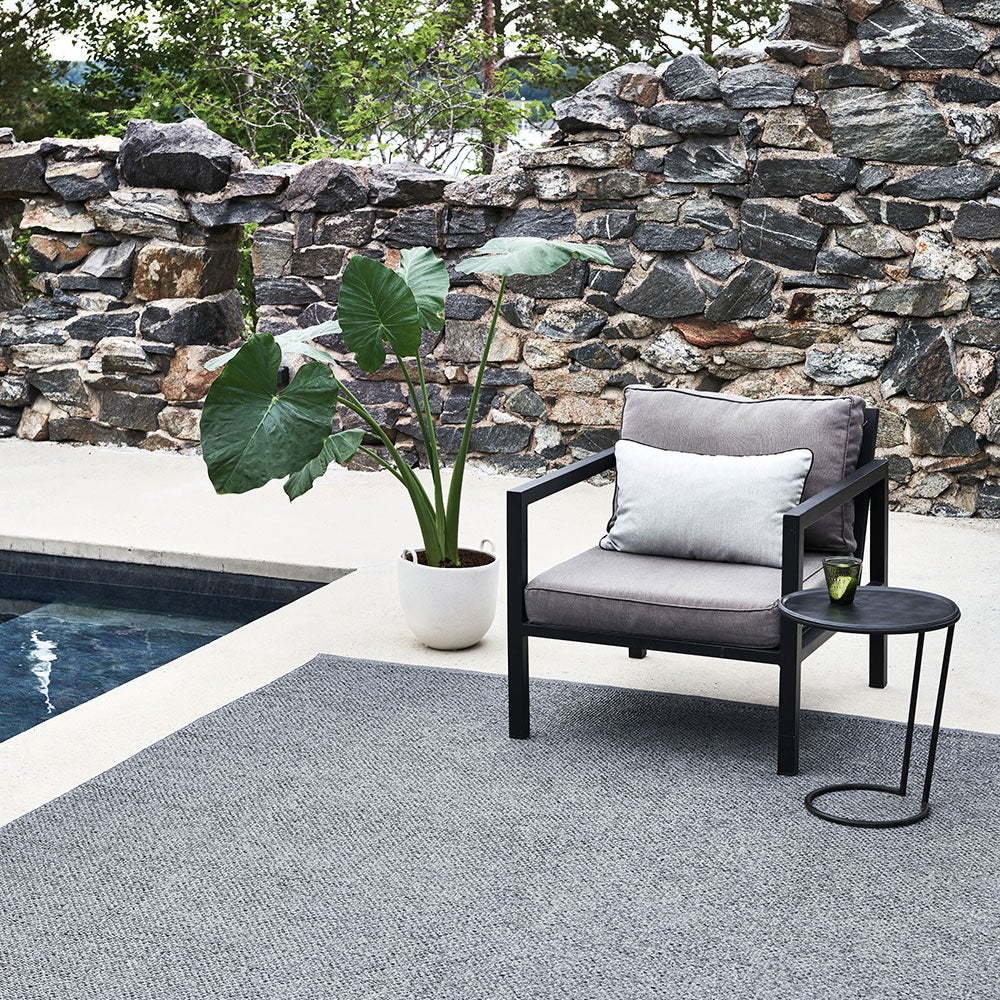 Svea matta 230x320 cm granit / black metallic 