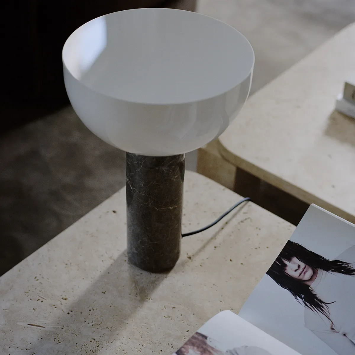 Kizu Bordslampa Large Svart Marble EU