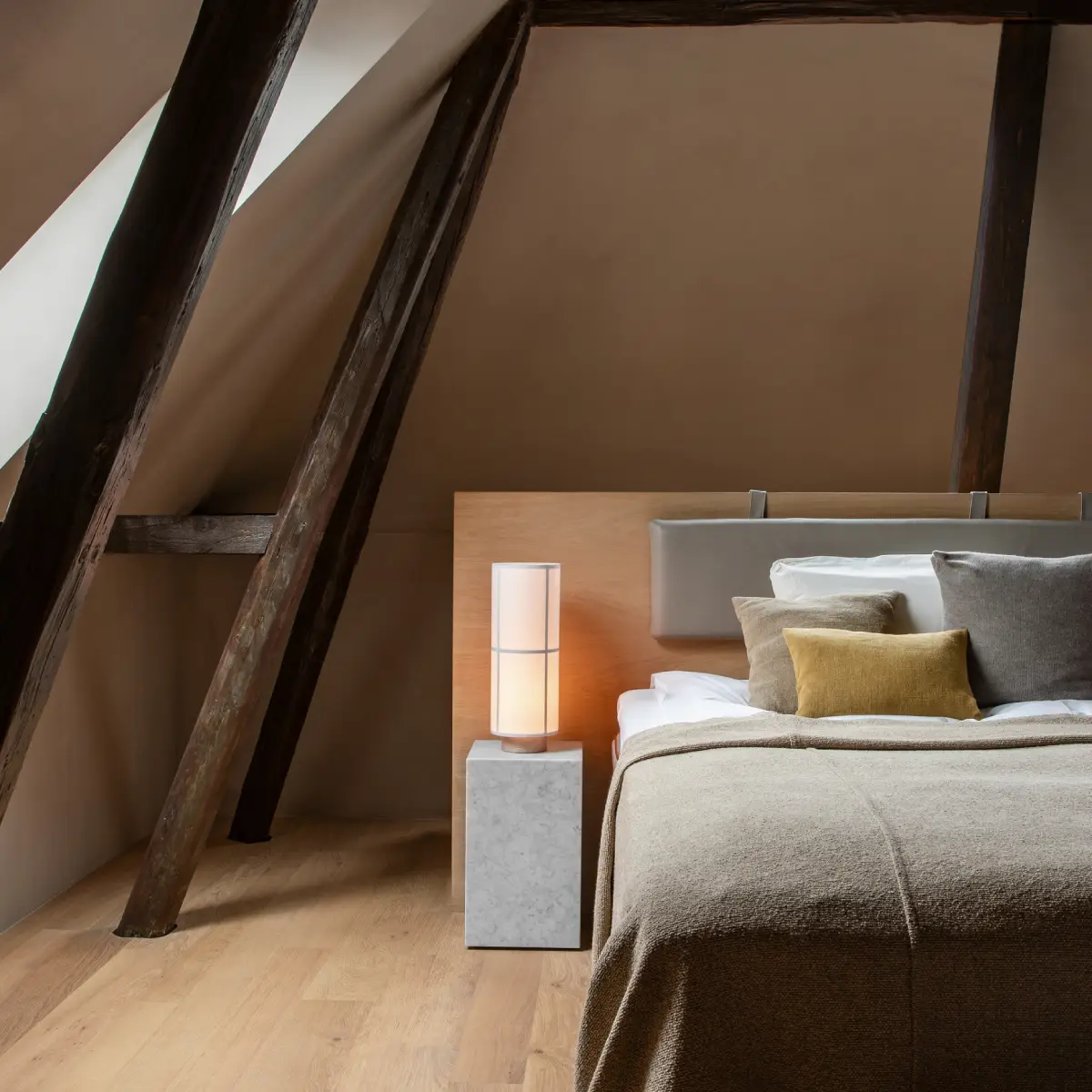 Hashira Bordslampa Linne Raw