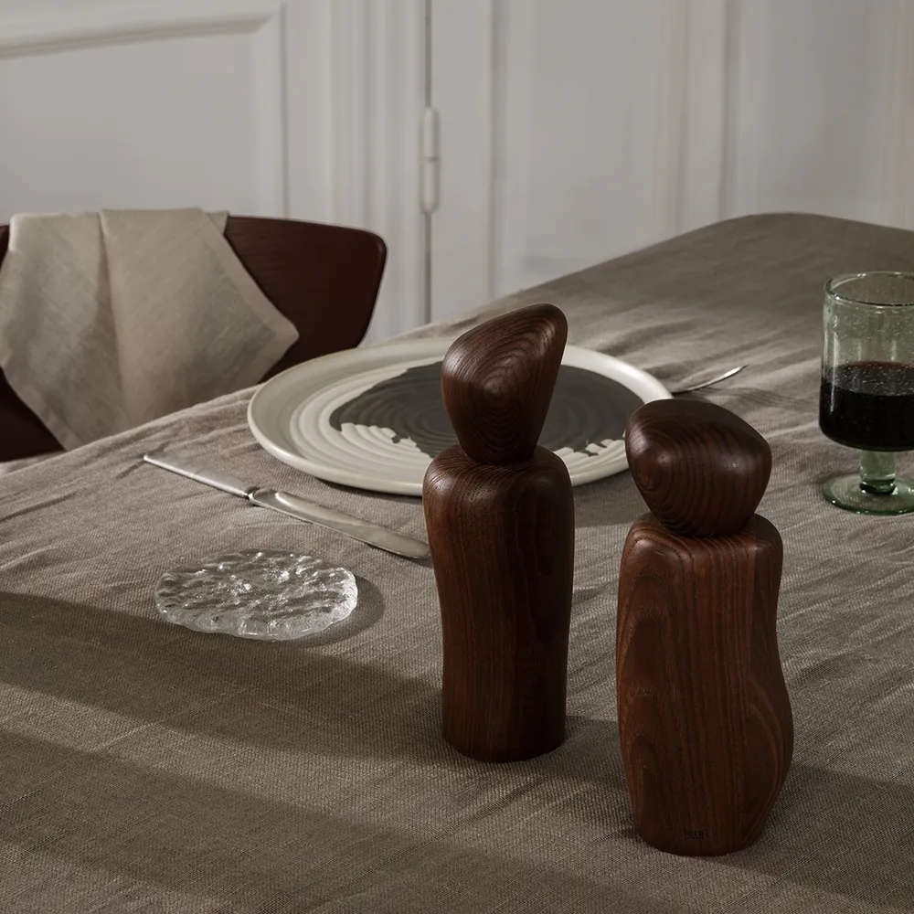 Alternativ bild 1 för Ferm Living - Pebble Grinder - Kvarn - Dark Brown - W7,6 x H18,8 x D5,8 cm