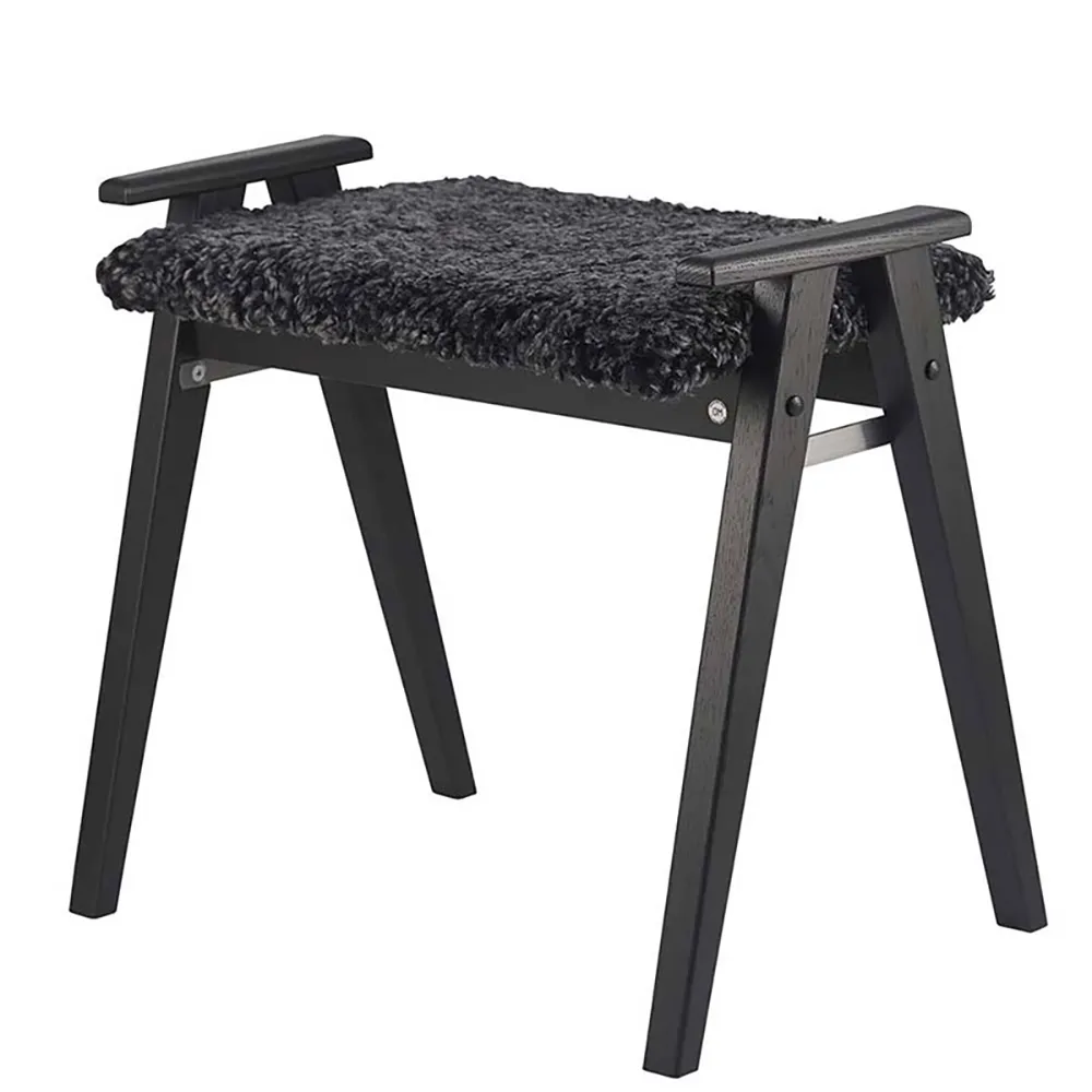 Oscarssons Möbel, Alme Pall Svartbetsad Ek/Fårskinn mörkgrå