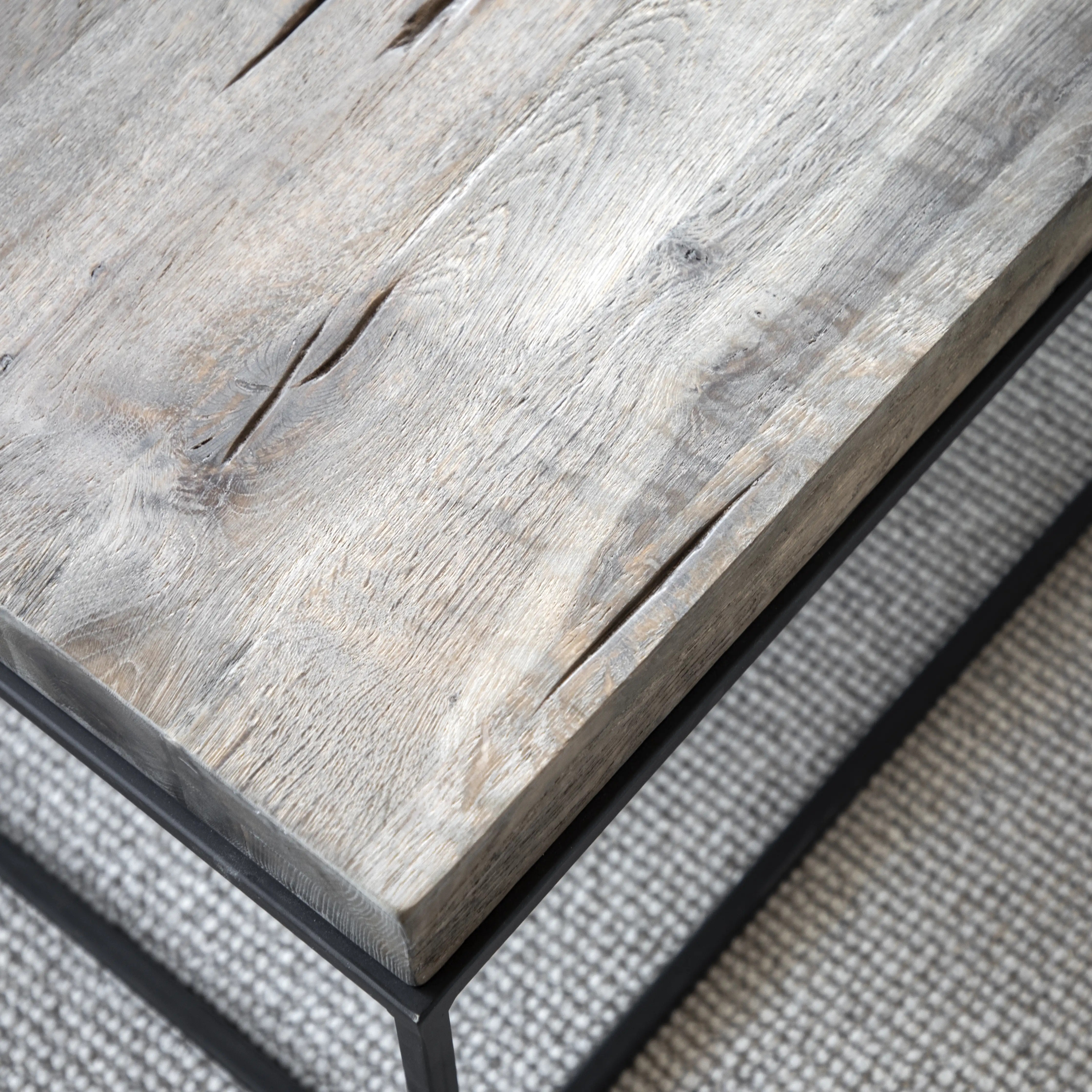 Sidobord Carlisle 65x65 cm silver back